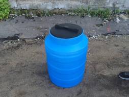 Бочка (емкость) пластиковая вертикальная с крышкой, 100 л, синий [TV100S13]