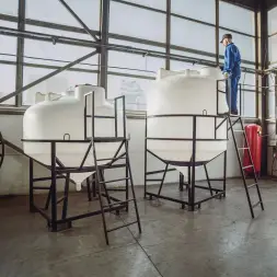 Емкость ЦКТ 5000 л с патрубком 110мм белая в обрешетке