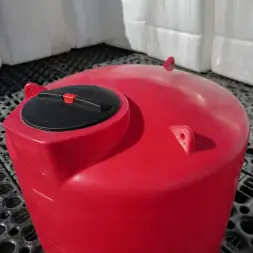 Емкость TOR 2000л КАС с откидной крышкой красная